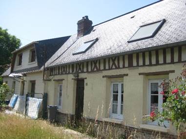 A house with a few windows
Description automatically generated