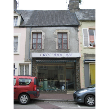 A car parked in front of a building
Description automatically generated