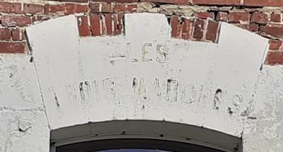 Une image contenant bâtiment, briquetage, brique, plein air
Le contenu généré par l’IA peut être incorrect.