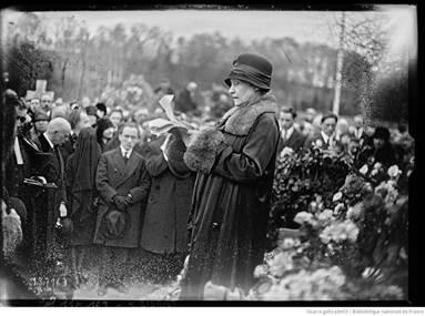 Une image contenant plein air, habits, personne, Papier photographique
Le contenu généré par l’IA peut être incorrect.