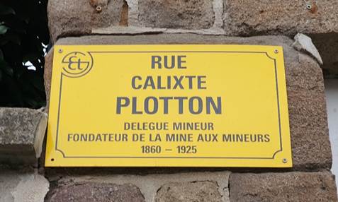 Une image contenant texte, plein air, bâtiment, signe
Le contenu généré par l’IA peut être incorrect.