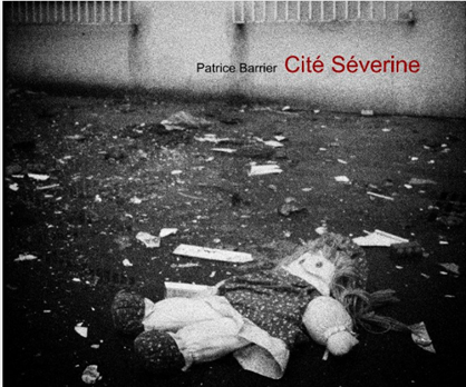 Une image contenant monochrome, sol, noir et blanc, Photographie monochrome
Le contenu généré par l’IA peut être incorrect.