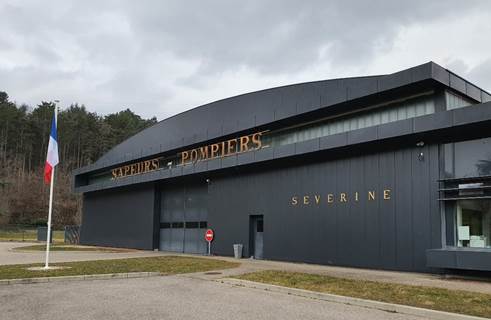 Une image contenant plein air, ciel, bâtiment, nuage
Le contenu généré par l’IA peut être incorrect.